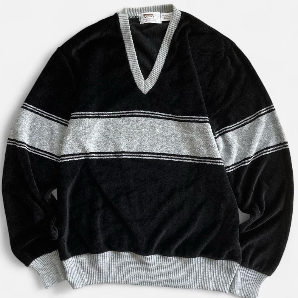Vintage Montgomery Ward Retro Black Gray V-Neck Lightweight Velour Sweater